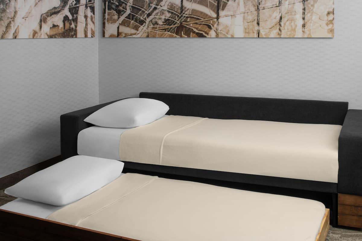 Ropa de cama de alta calidad, cubrecamas y escritorio