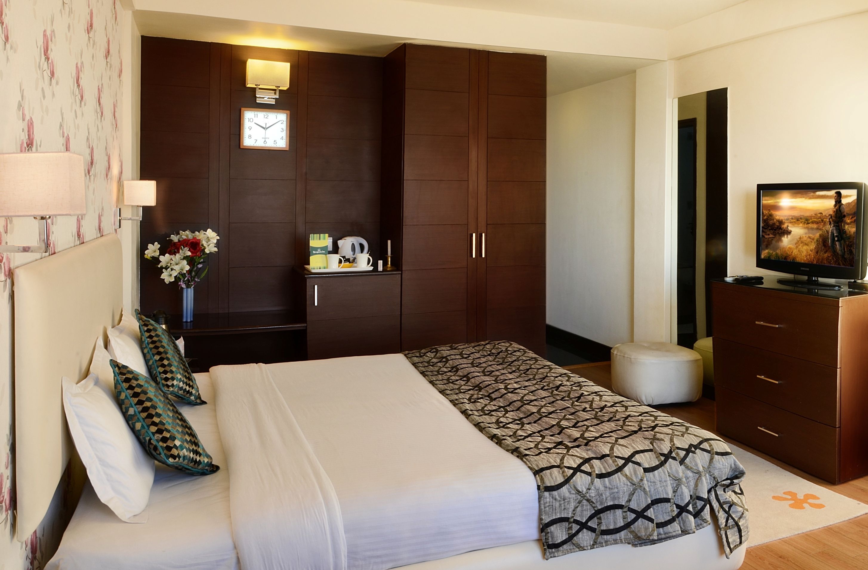 super deluxe | 1 bedroom, in-room safe, desk, blackout curtains