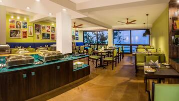 Desayuno buffet (con cargo)