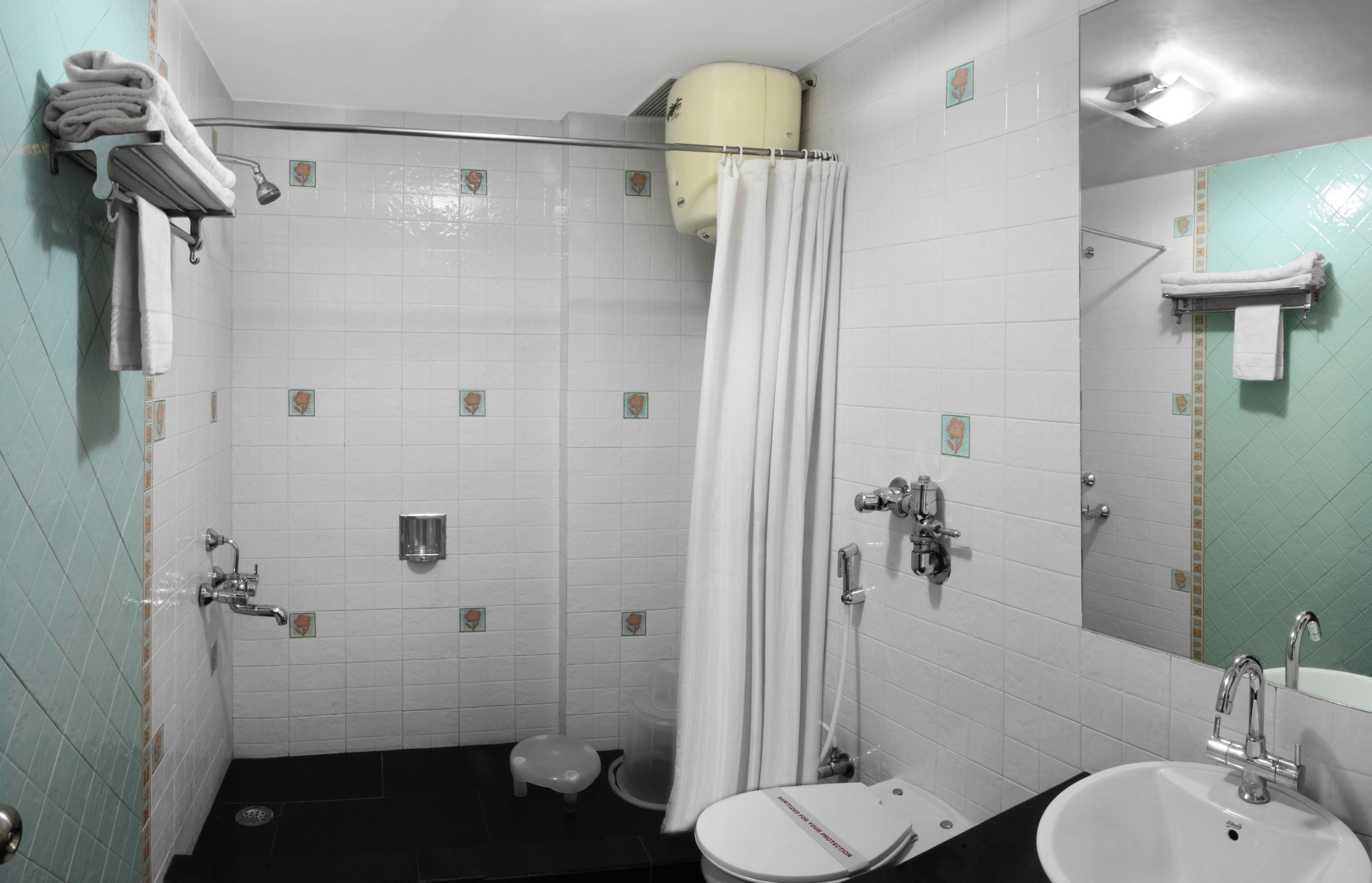 super deluxe | bathroom | shower, free toiletries, hair dryer, towels