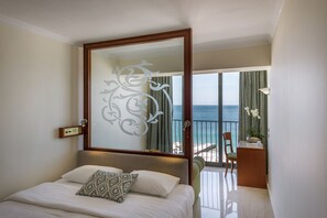 Twin Room, Sea View | Minibar, in-room safe, desk, soundproofing