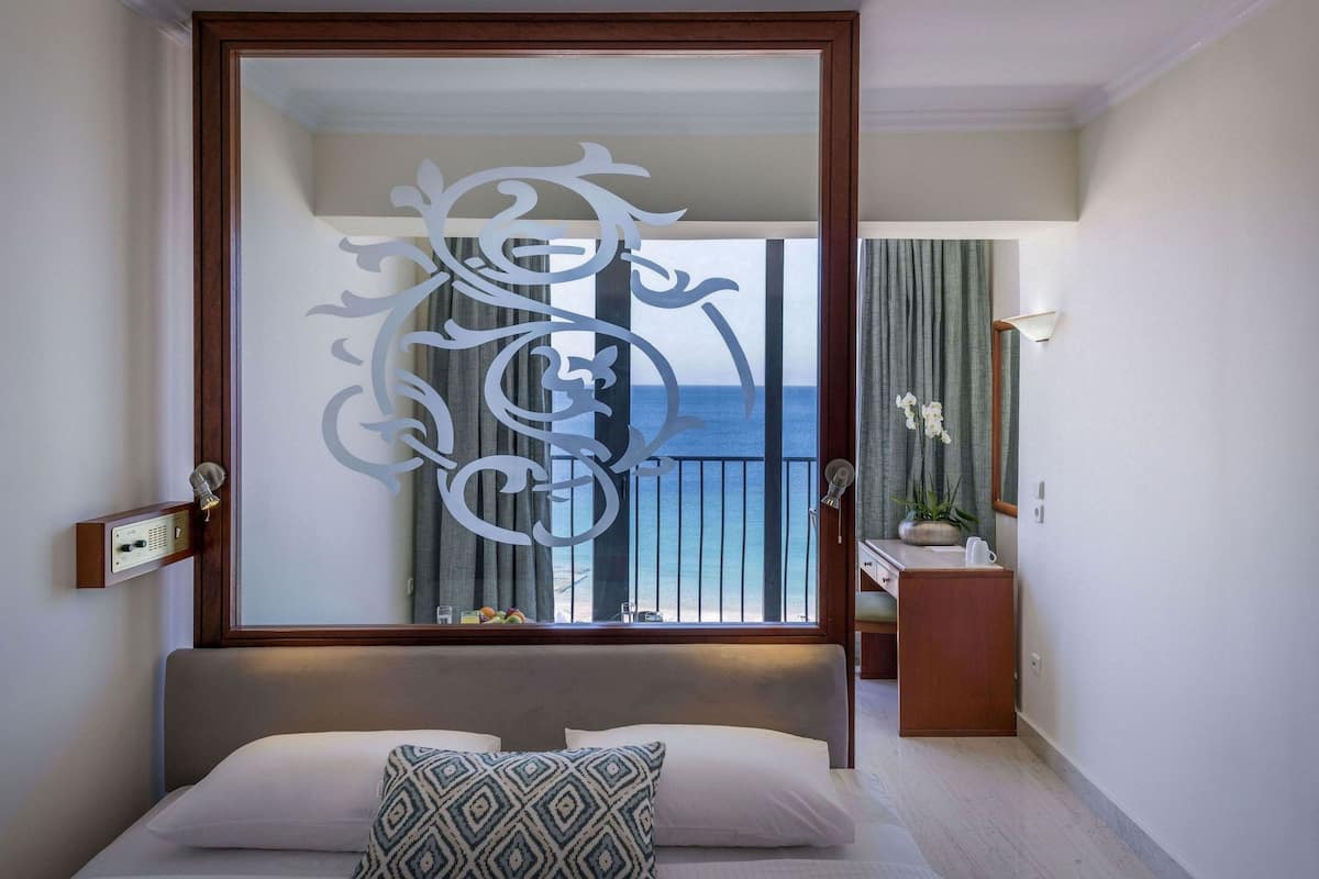 Twin Room, Sea View | Minibar, in-room safe, desk, soundproofing