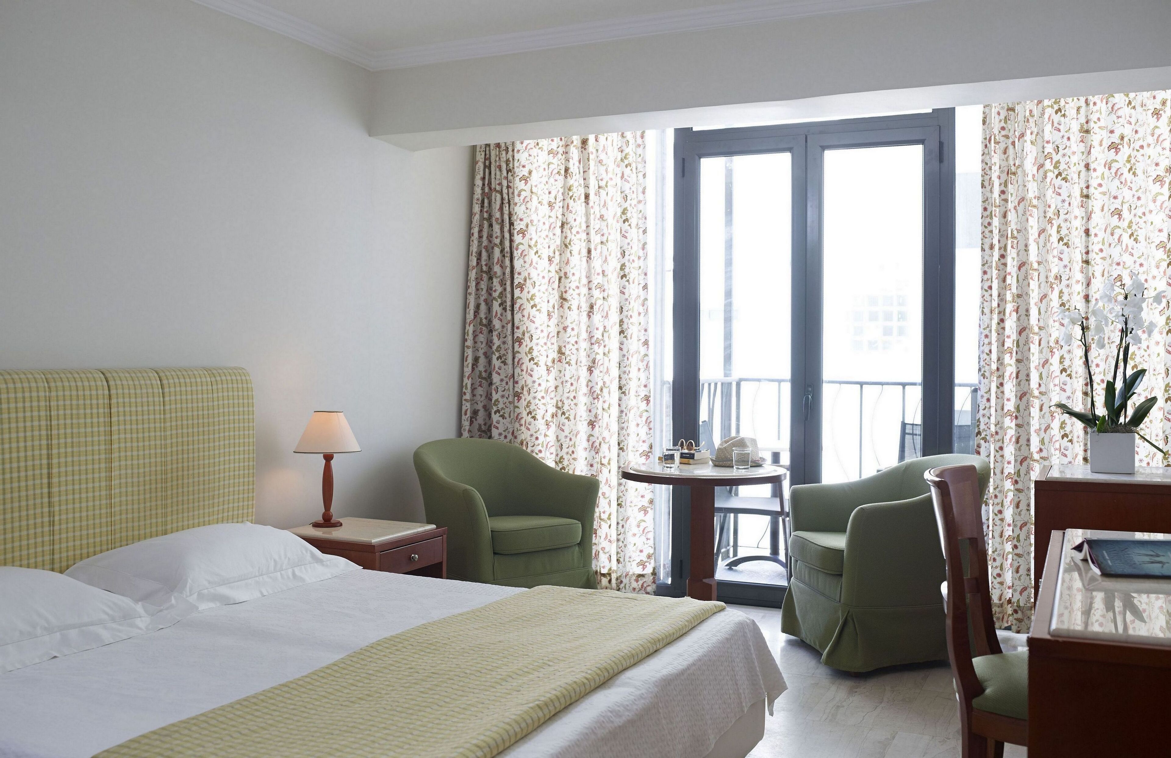 twin room, balcony, sea view | minibar, in-room safe, desk, soundproofing