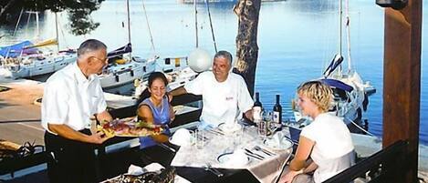 2 restaurants servant le petit déjeuner