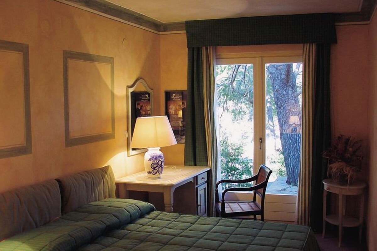 Single Room, Sea View | In-room safe, desk, blackout drapes, iron/ironing board (on request)