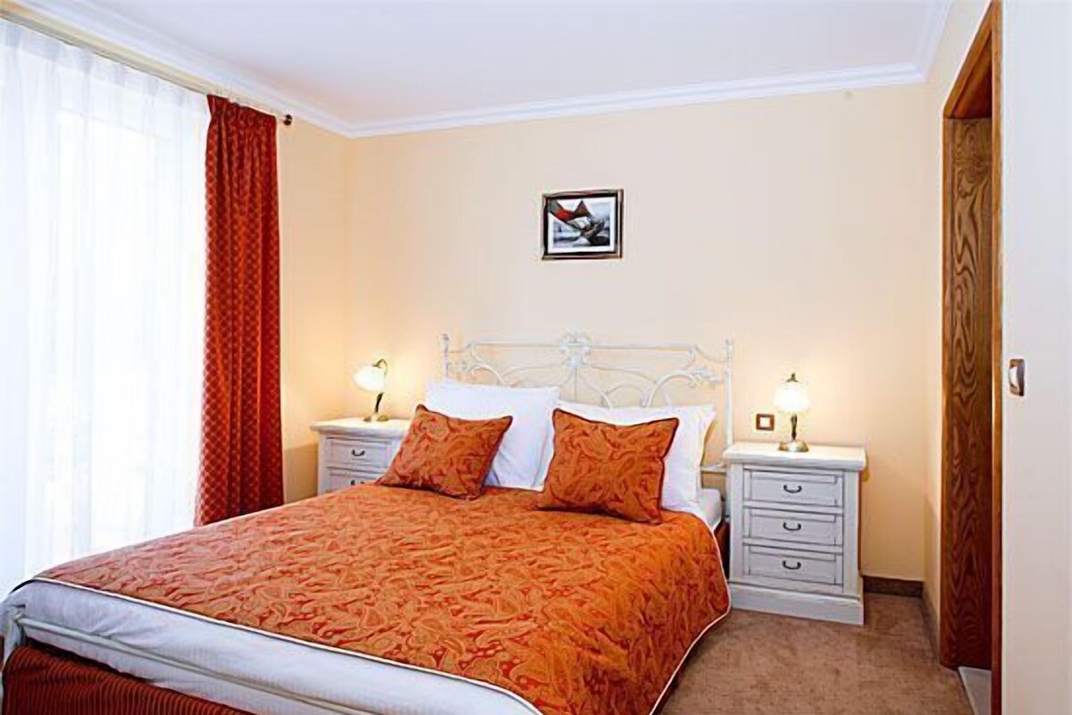In-room safe, desk, blackout drapes, iron/ironing board (on request)