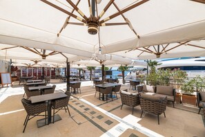 Breakfast, lunch, dinner served; sea views