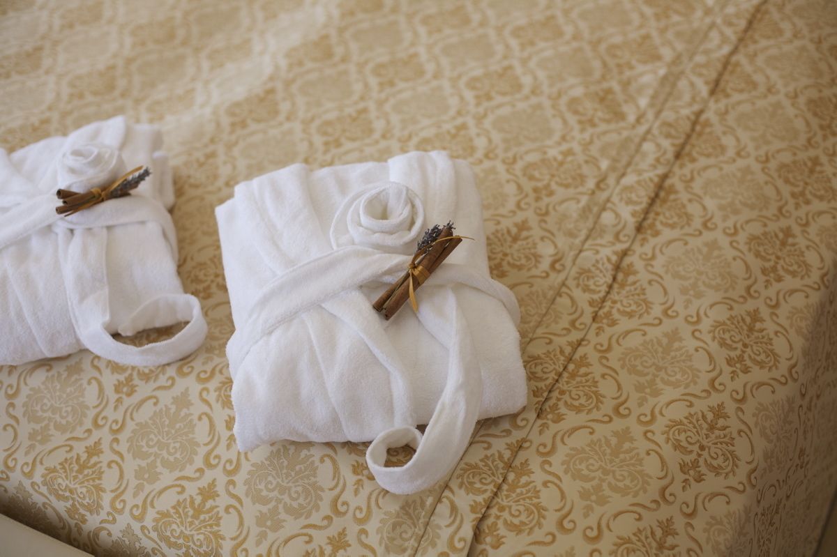 classic double room | minibar, in-room safe, desk, laptop workspace