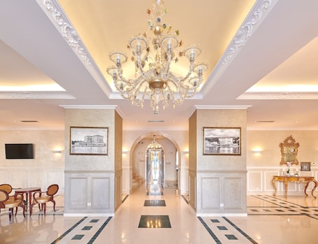 Entrada interior. BO Hotel Palazzo