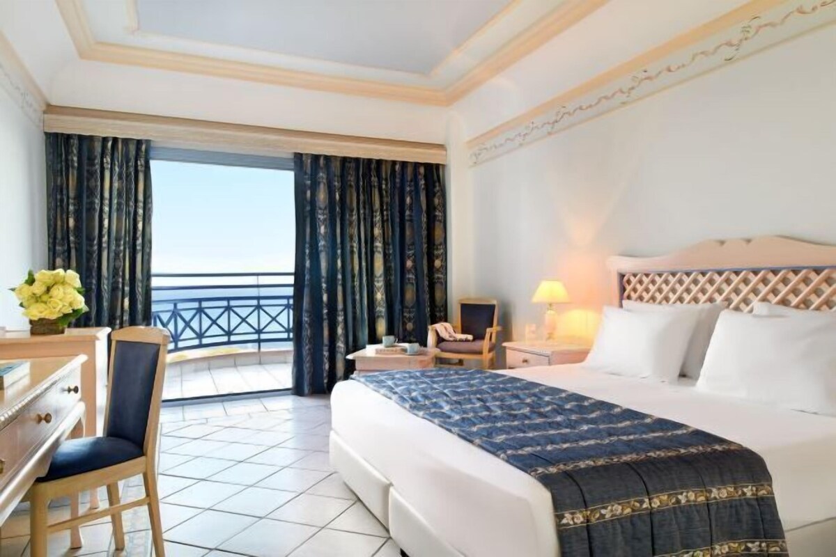 In-room safe, soundproofing, WiFi (free), bed sheets