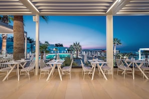 9 restaurants, breakfast, lunch served; local and international cuisine - Mitsis Rodos Village (Rhodes)