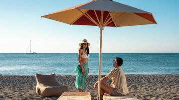 Playa privada en los alrededores, sillas reclinables de playa