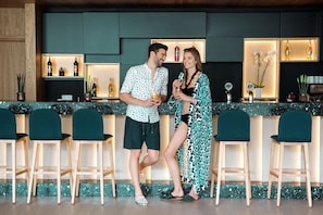5 bares o lounges, bar junto a la alberca, bar en la playa