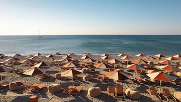 Playa privada en los alrededores, sillas reclinables de playa