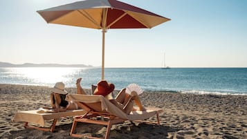 Playa privada en los alrededores, sillas reclinables de playa