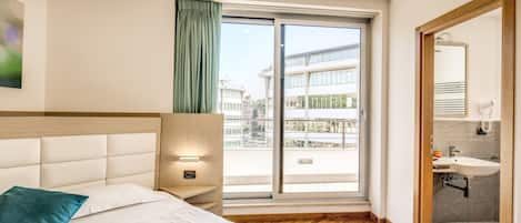 2 bedrooms, Frette Italian sheets, premium bedding, down duvets