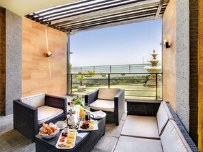 Frette Italian sheets, premium bedding, down duvets, pillow-top beds - Sofitel Al Khobar The Corniche (Al Khobar)