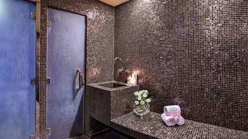Body treatments, massage/treatment rooms