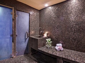 Body treatments, massage/treatment rooms