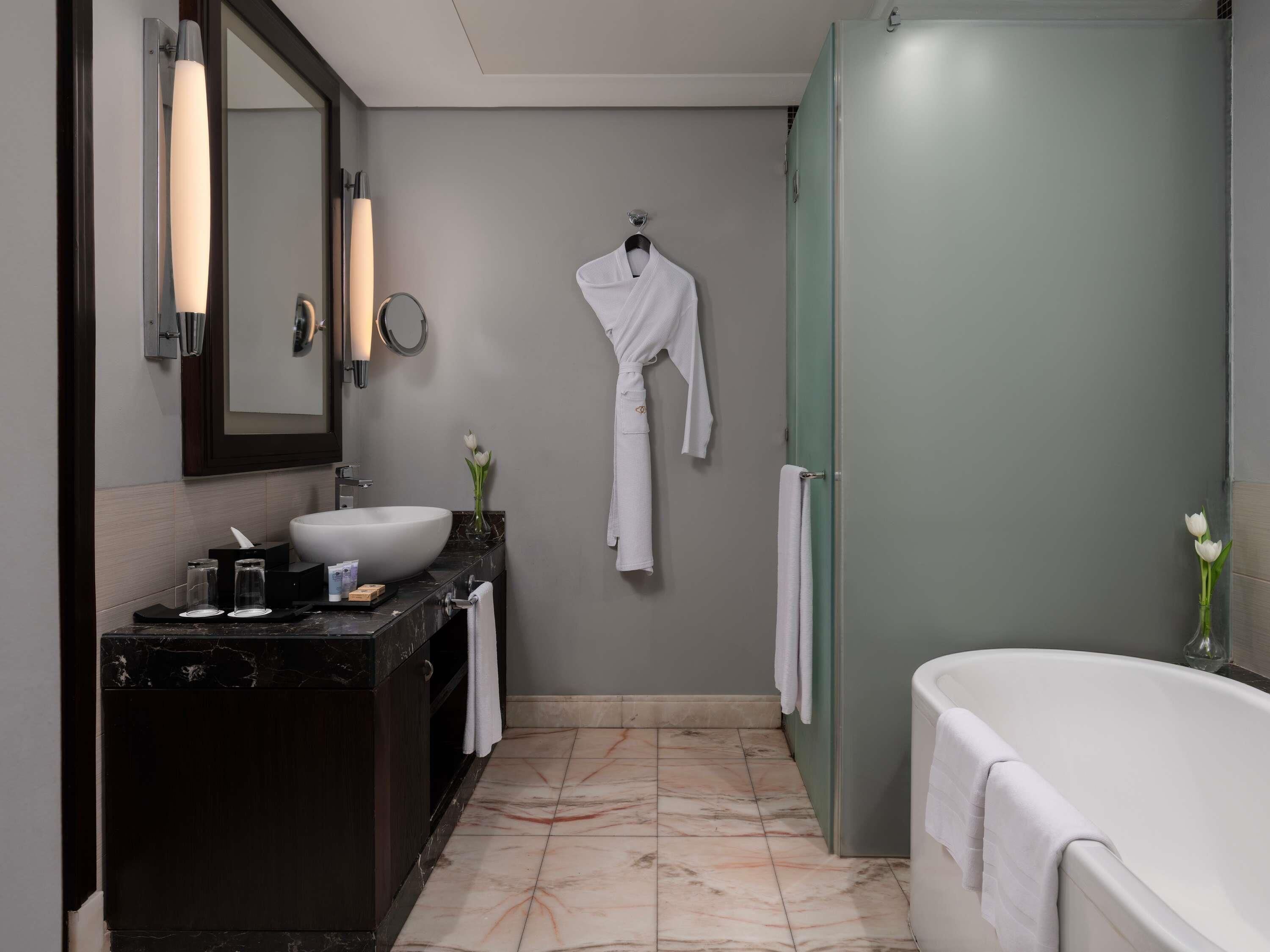 Suite, 1 très grand lit, accès au salon club, vue mer (Prestige)