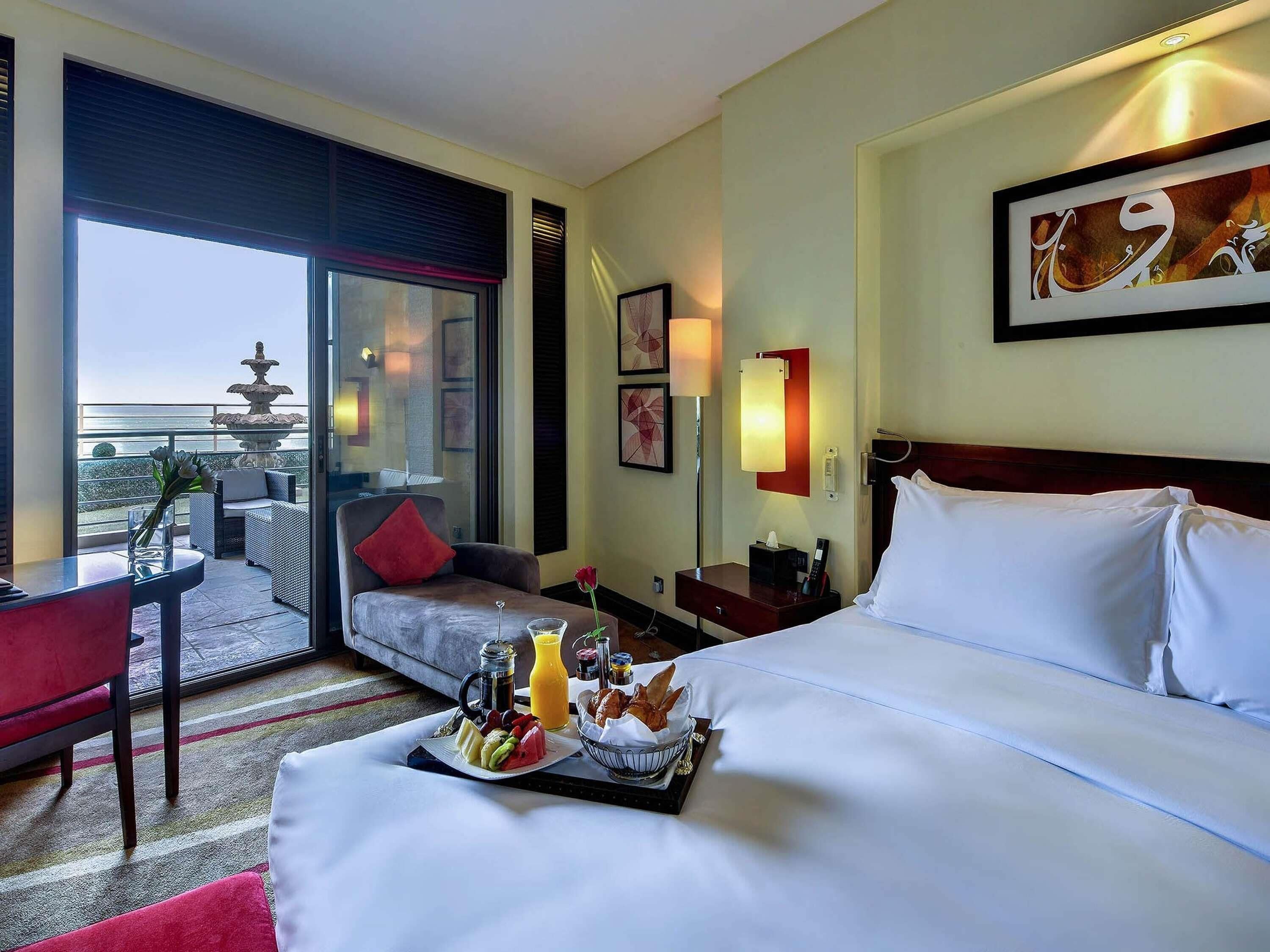 Chambre Luxe, 1 grand lit, balcon, vue mer