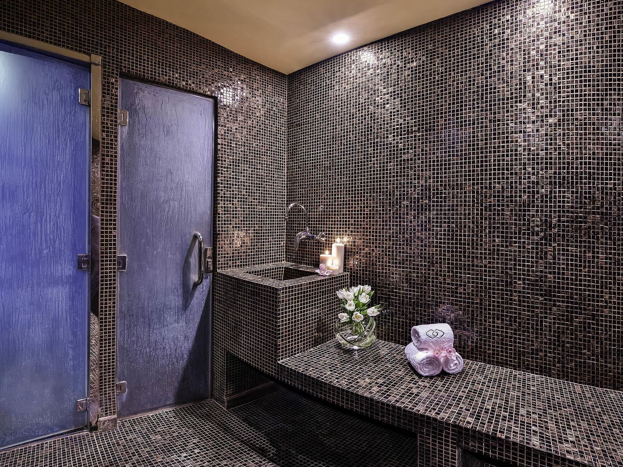 Body treatments, massage/treatment rooms