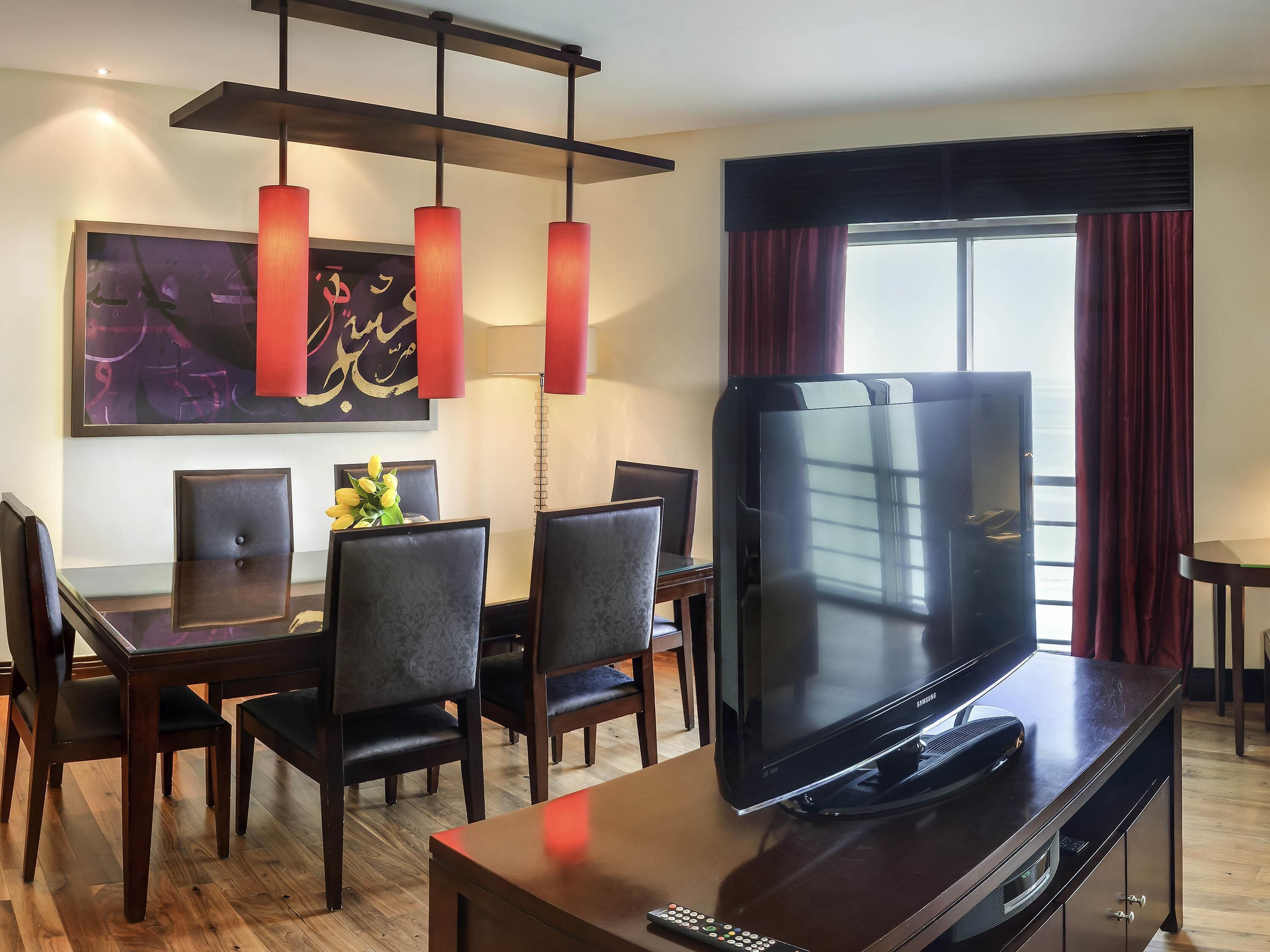 Suite, 1 Queen Bed, Club lounge access, Sea View (Opera)
