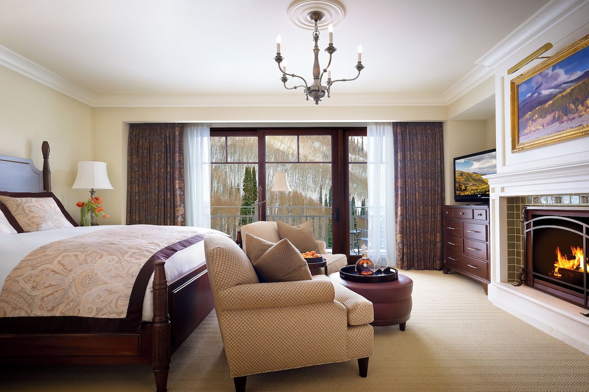 1 bedroom, premium bedding, down comforters, in-room safe