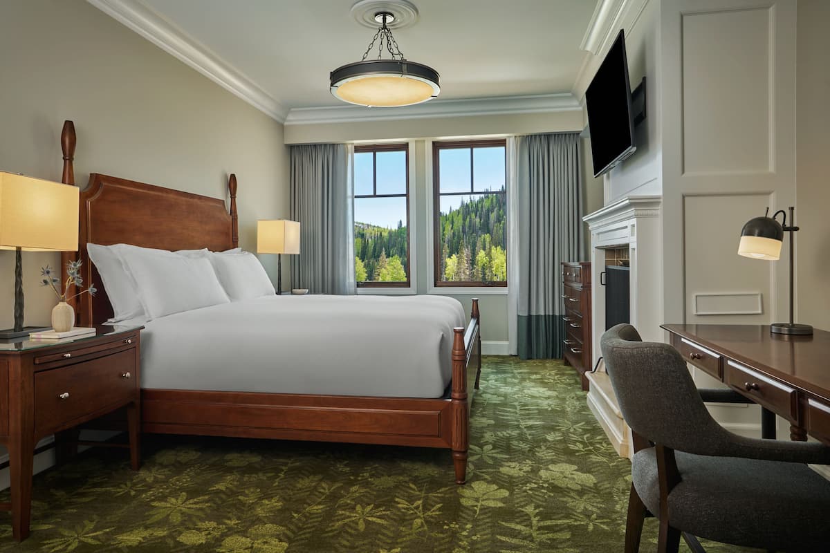 1 bedroom, premium bedding, down comforters, in-room safe