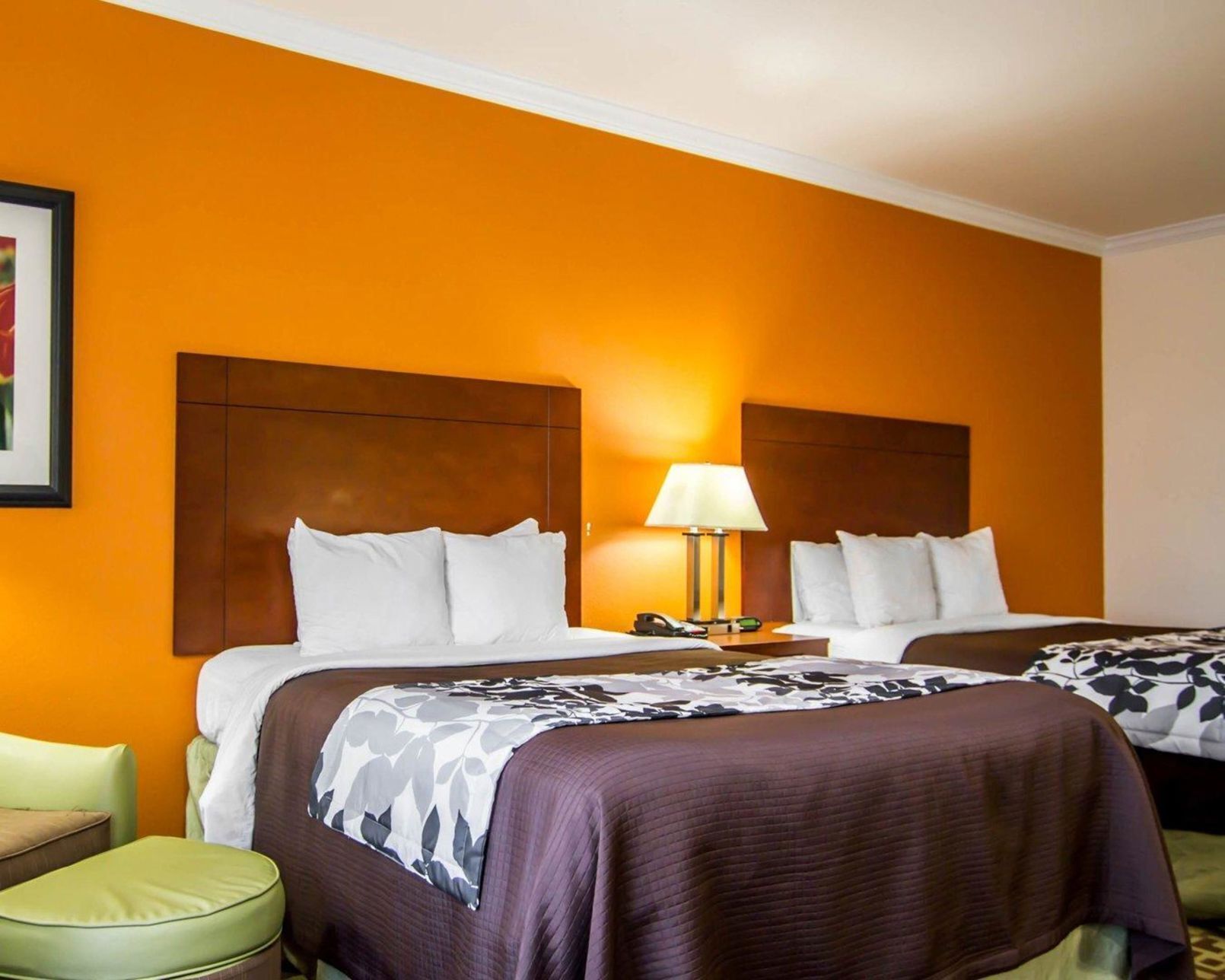 Desk, iron/ironing board, rollaway beds, free WiFi