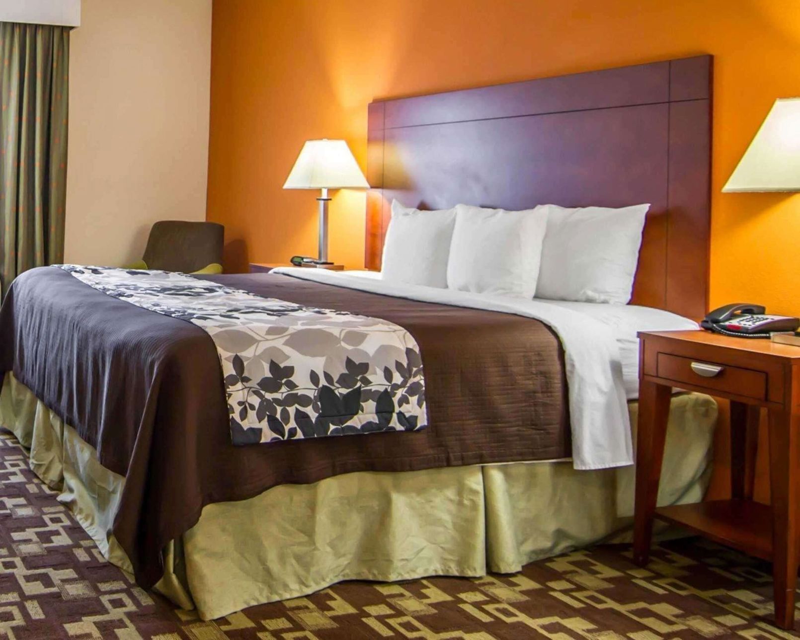 Desk, iron/ironing board, rollaway beds, free WiFi