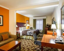 套房, 1 张特大床和 1 张沙发床, 无烟房 | 办公桌、熨斗/熨衣板、折叠床/加床（额外收费）、免费 WiFi