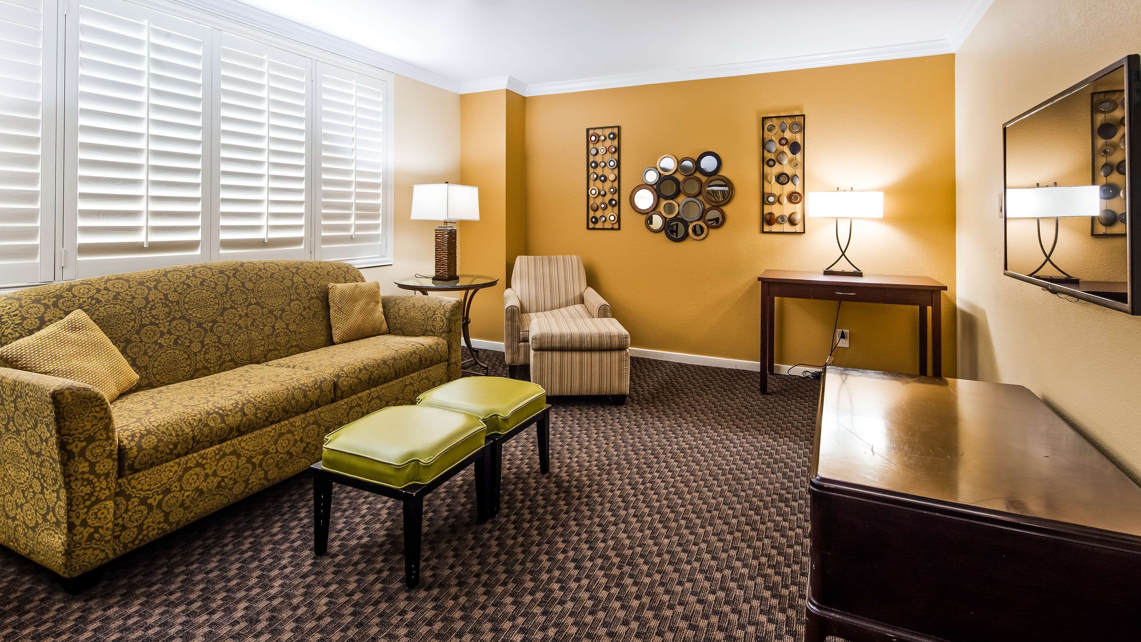 suite, 1 king bed, non smoking, refrigerator (no resort fees) | 1 bedroom, premium bedding, tempur-pedic beds, in-room safe