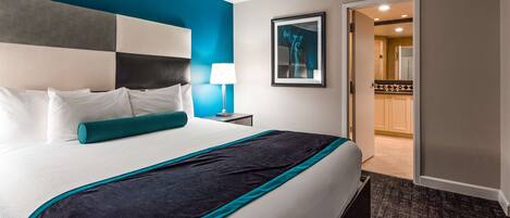 Suite, 1 cama de matrimonio grande, no fumadores, bañera de hidromasaje | 1 dormitorio, ropa de cama de alta calidad, colchones Tempur-Pedic