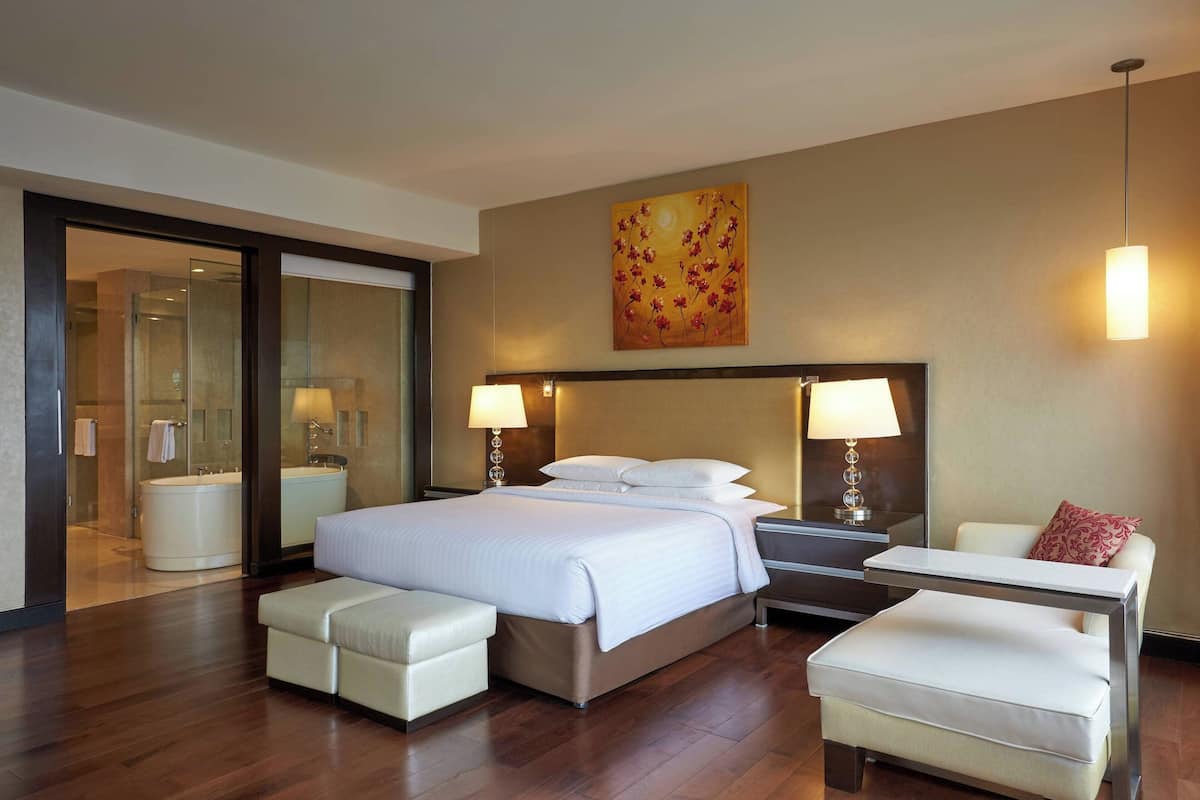 Junior Suite, 1 Bedroom, Non Smoking | Premium bedding, pillowtop beds, minibar, in-room safe