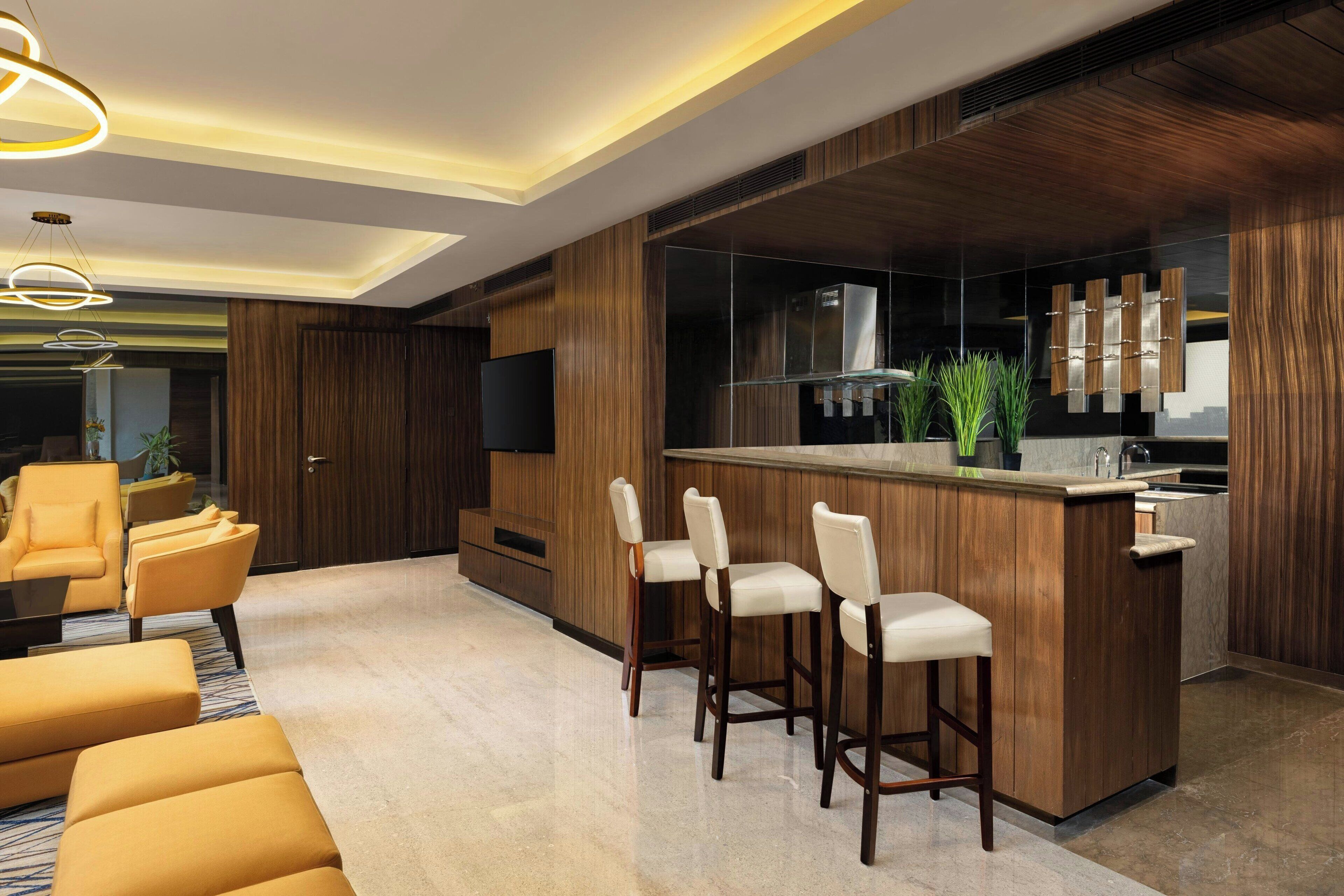 grand suite, 1 bedroom, non smoking | bar (on property) | serves dinner and happy hour