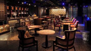 Phục vụ bữa tối và happy hour