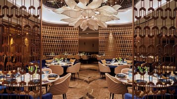 3 restaurants, breakfast, lunch, dinner served; international cuisine
