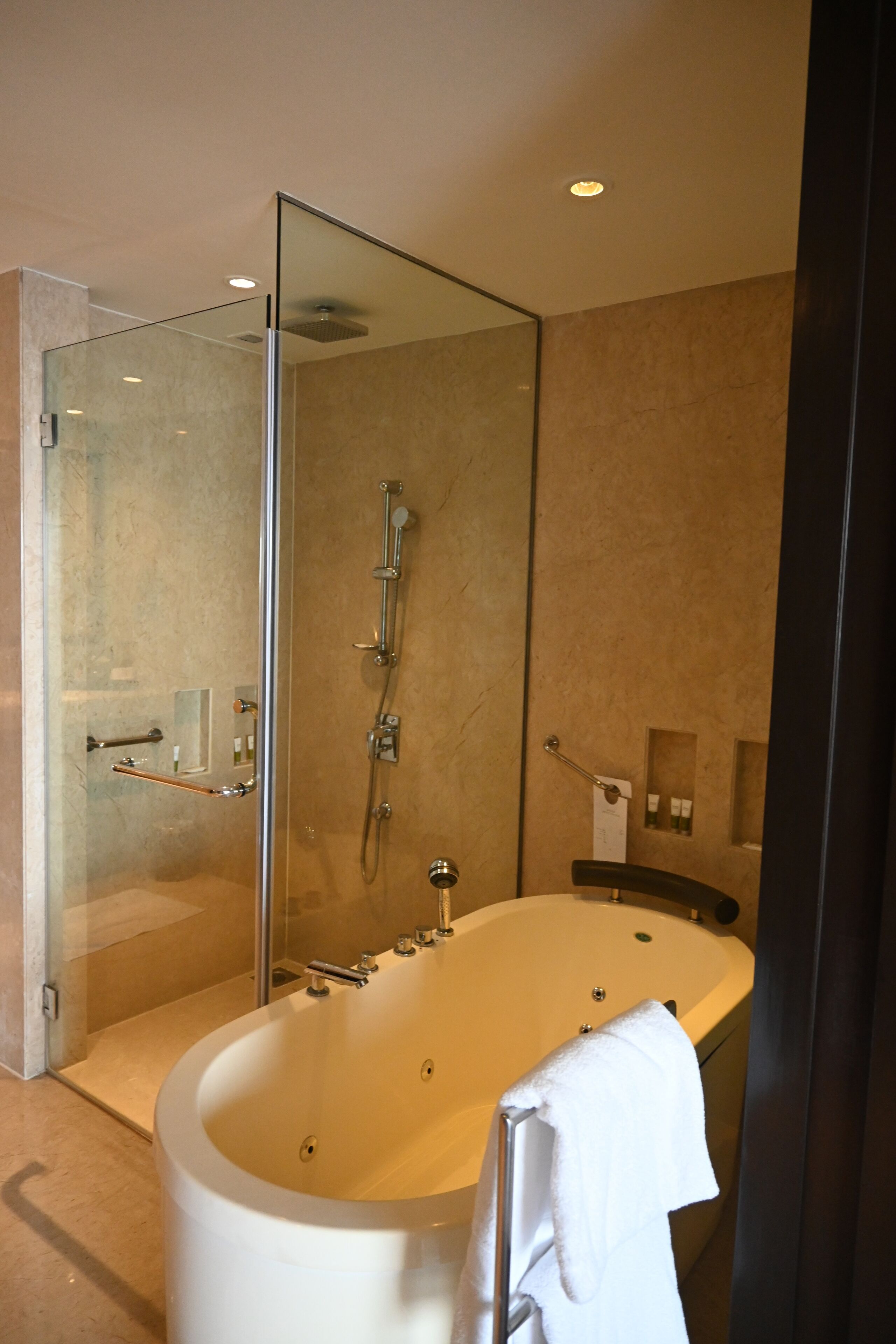 junior suite, 1 bedroom, non smoking | bathroom | free toiletries, hair dryer, bathrobes, slippers