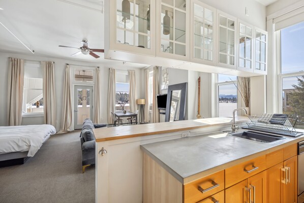 Studio Suite, 1 King Bed, Lake View (Suite 04: deluxe king lak) | Private kitchen - The Haus on Mirror Lake (Lake Placid)