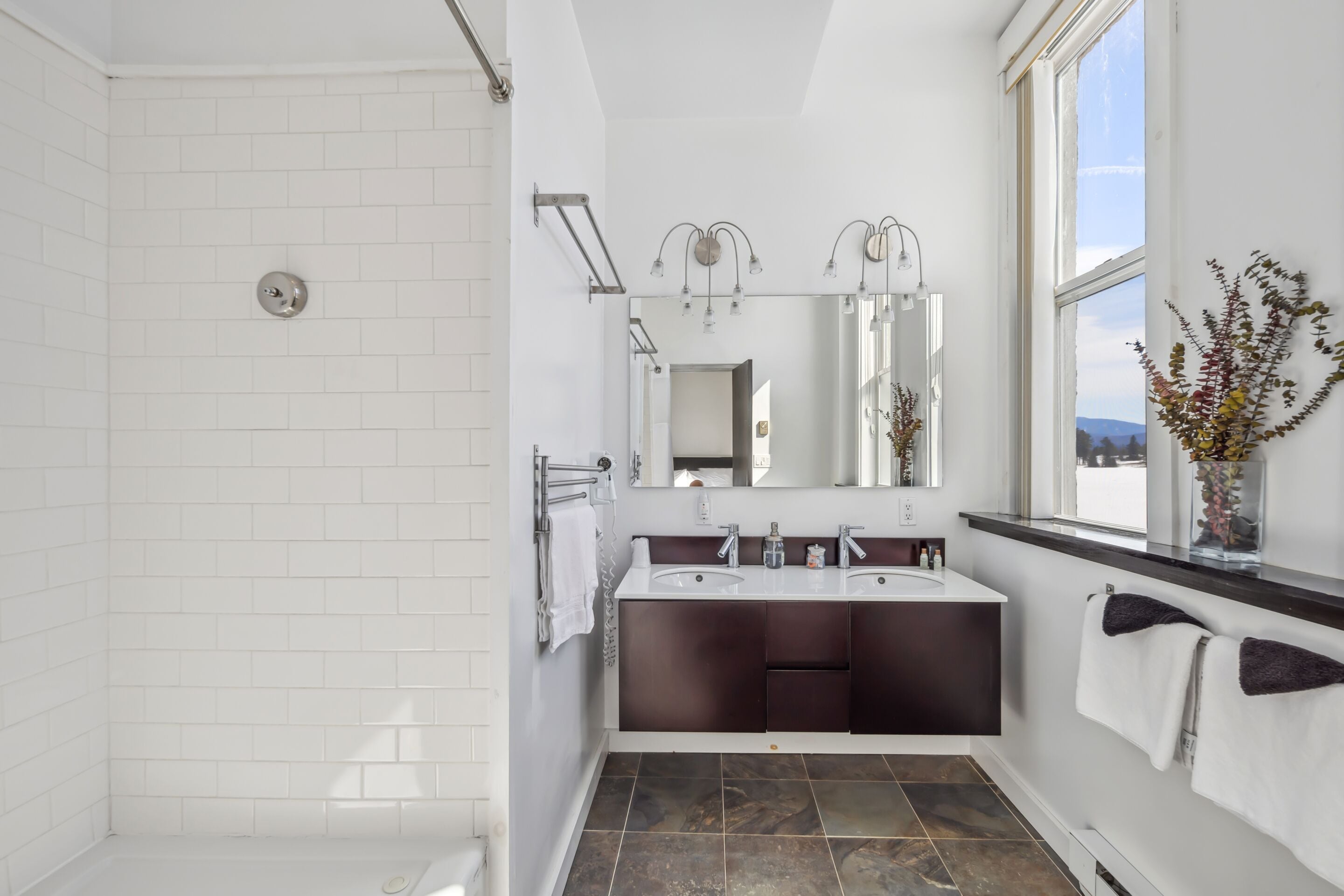 quadruple room, ensuite, park view (suite 02: queen partial l) | bathroom