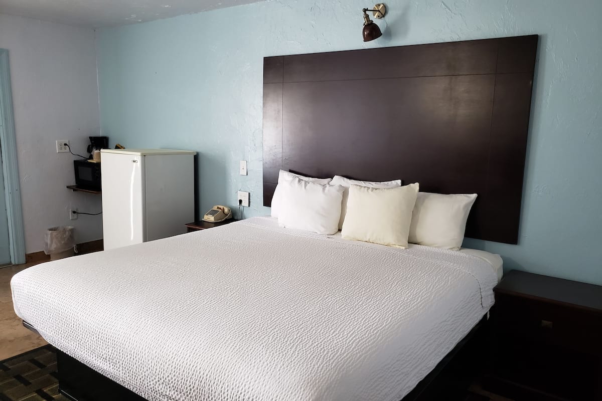 King Non Smoking | Desk, iron/ironing board, free WiFi, bed sheets