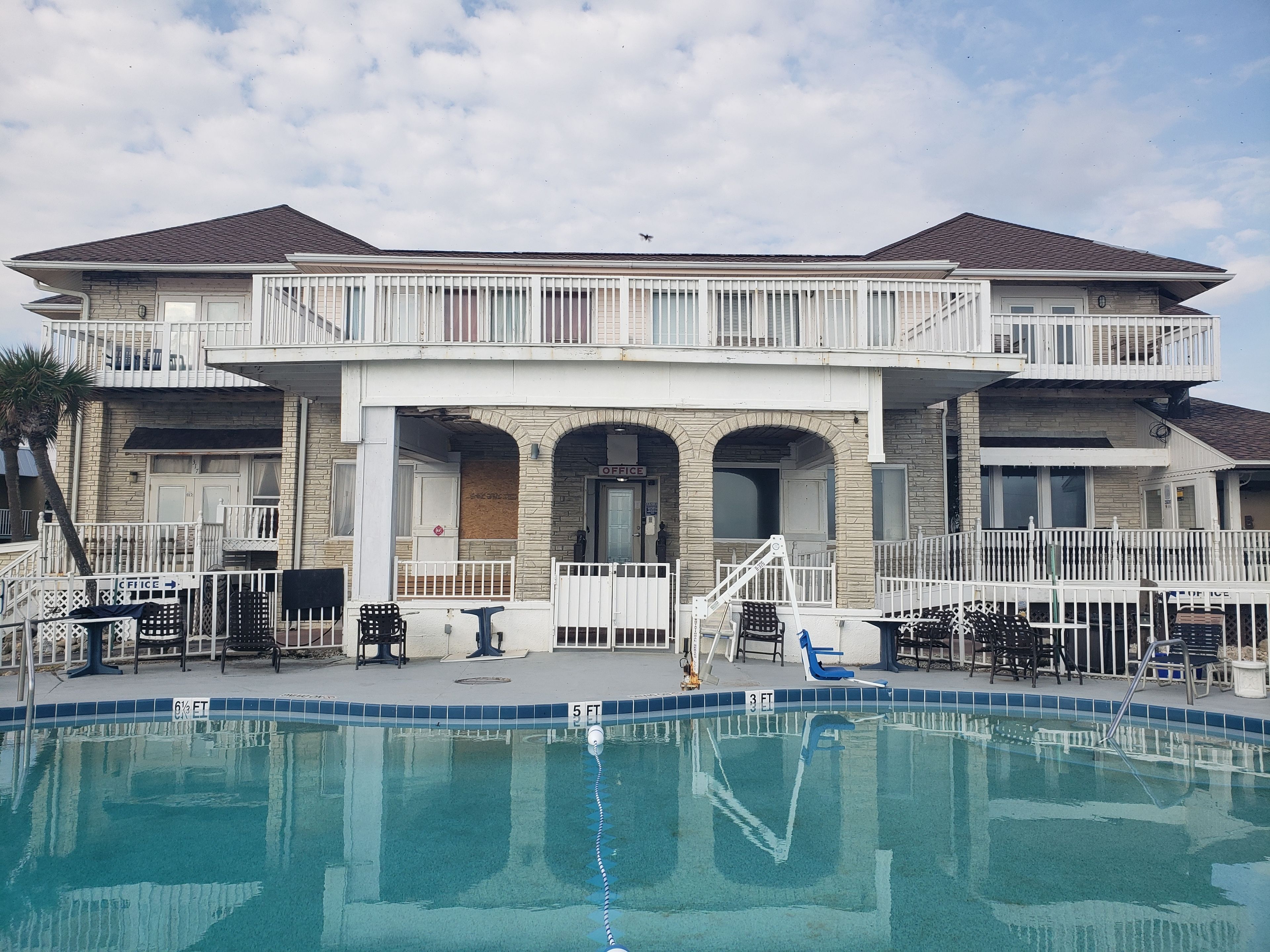 Outdoor pool, pool loungers