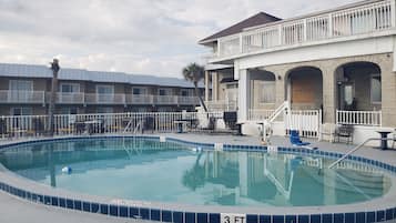 Outdoor pool, sun loungers