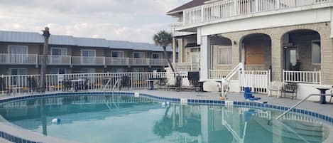 Outdoor pool, pool loungers