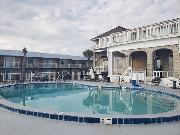 Outdoor pool, pool loungers