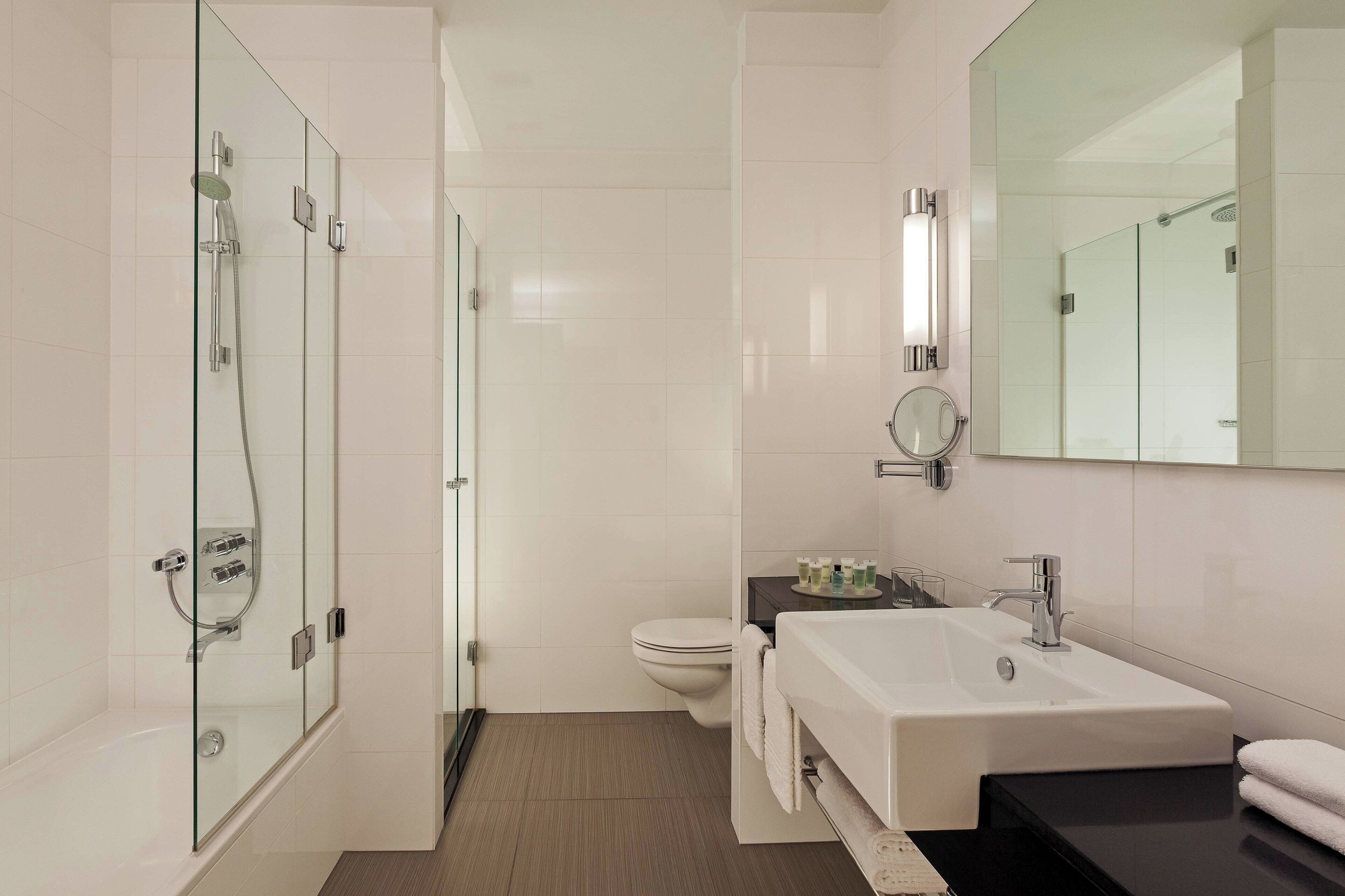 executive suite, 1 bedroom | bathroom | free toiletries, hair dryer, towels