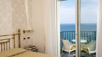 Minibar, Zimmersafe, Schreibtisch, Babybetten