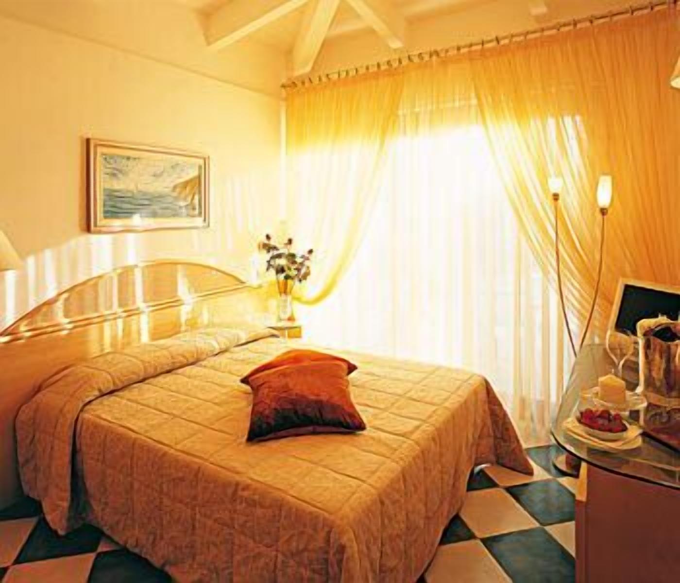 double or twin room | living room