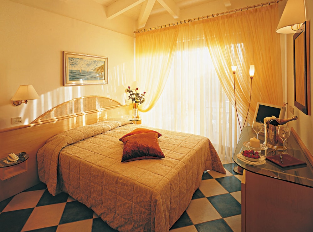 Hotel Posillipo - Arrivederci a Marzo 2026! by null